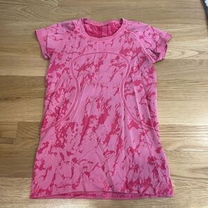 Lulu Lemon Swiftly Tee - Size 6!
